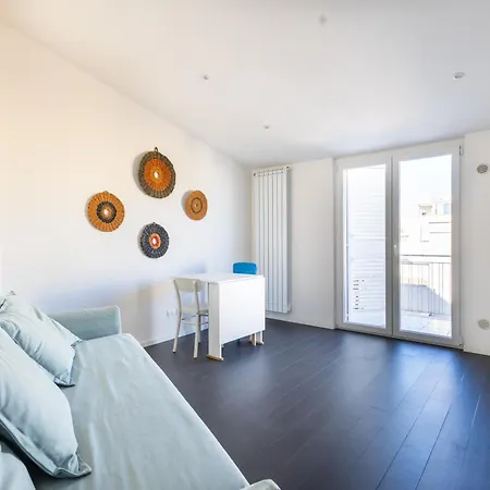 13 Apartment *